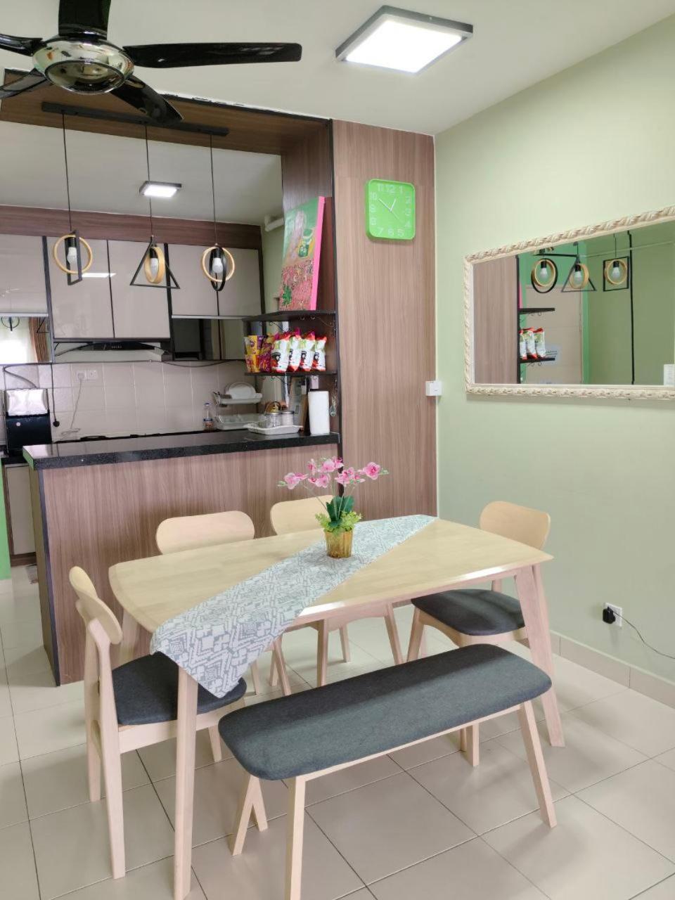 Nena Homestay Setia Alam, Air Conditioned, High Speed Internet Shah Alam Extérieur photo